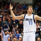 Illustration for article titled Luka Dončić Went Nuts For Two Minutes And Crushed The Rocketsem/emem/em
